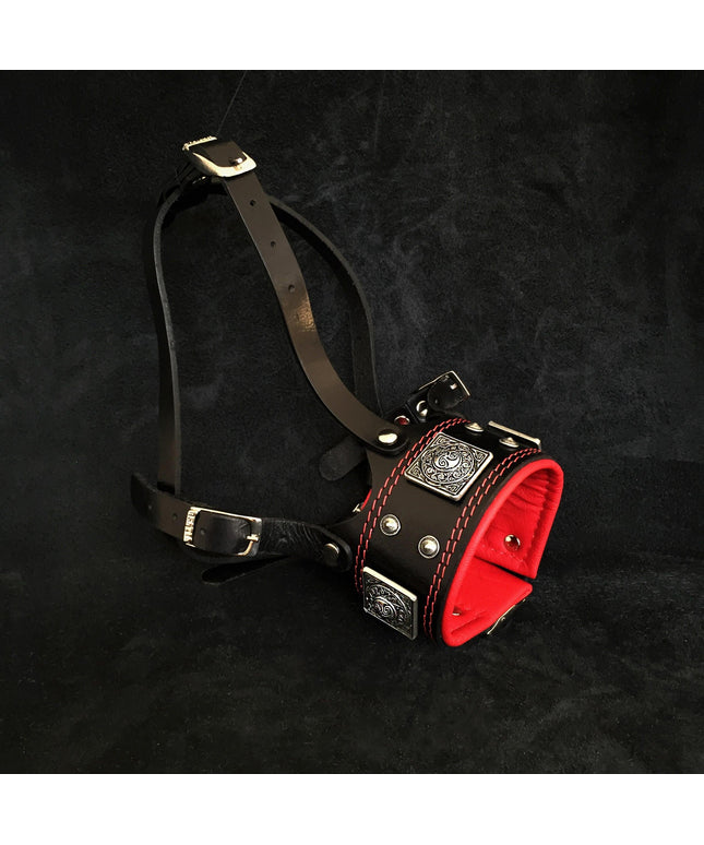 The "Eros" muzzle black & red